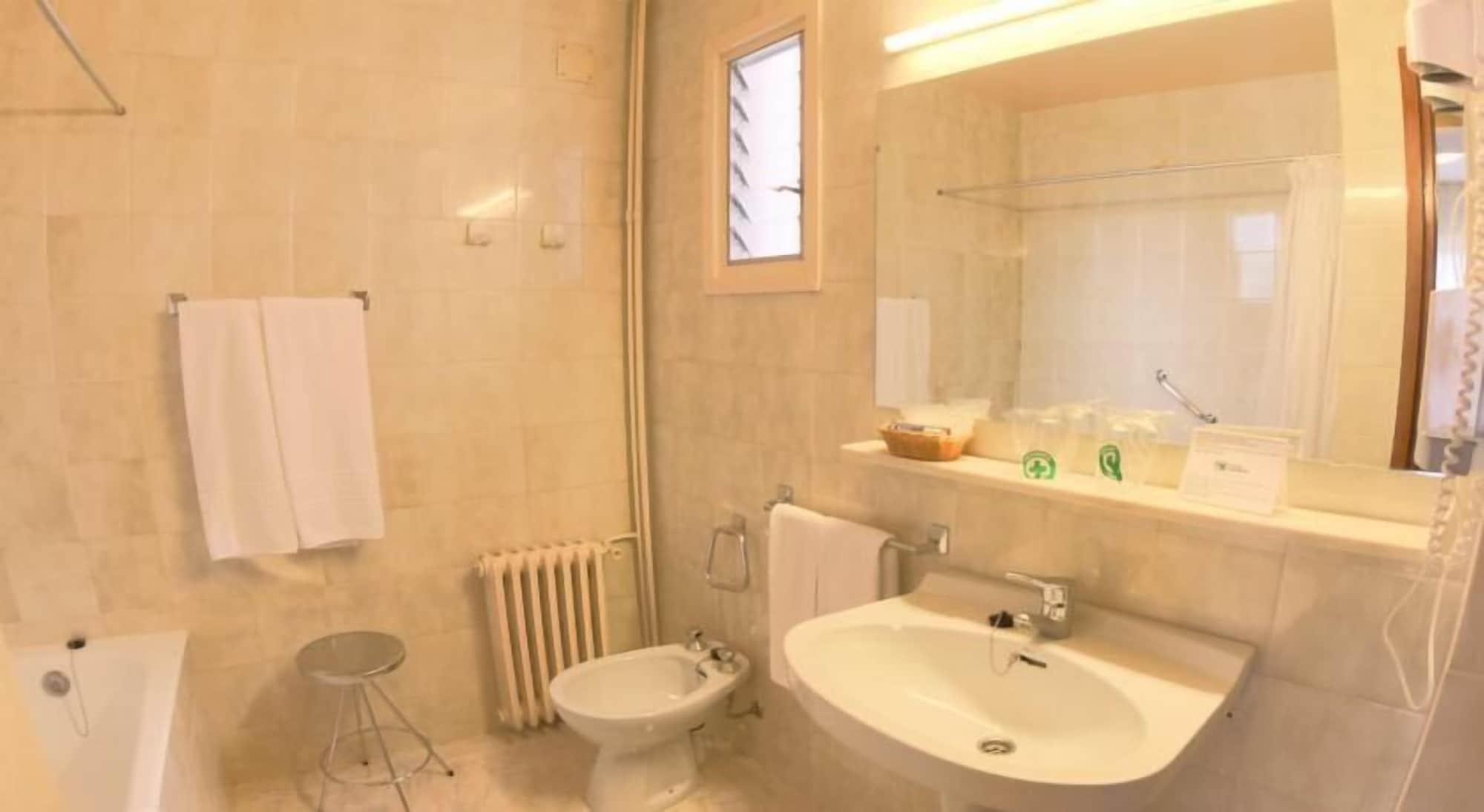 Hotel Univers Ενκάμπ Εξωτερικό φωτογραφία